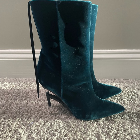 Boot season - Picture 2 of 4